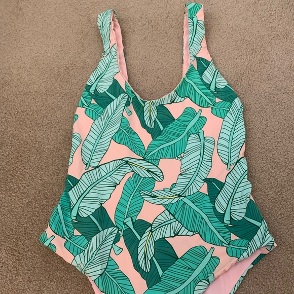 Red Dress Boutique Other - Palm print bathing suit 🌴🌴